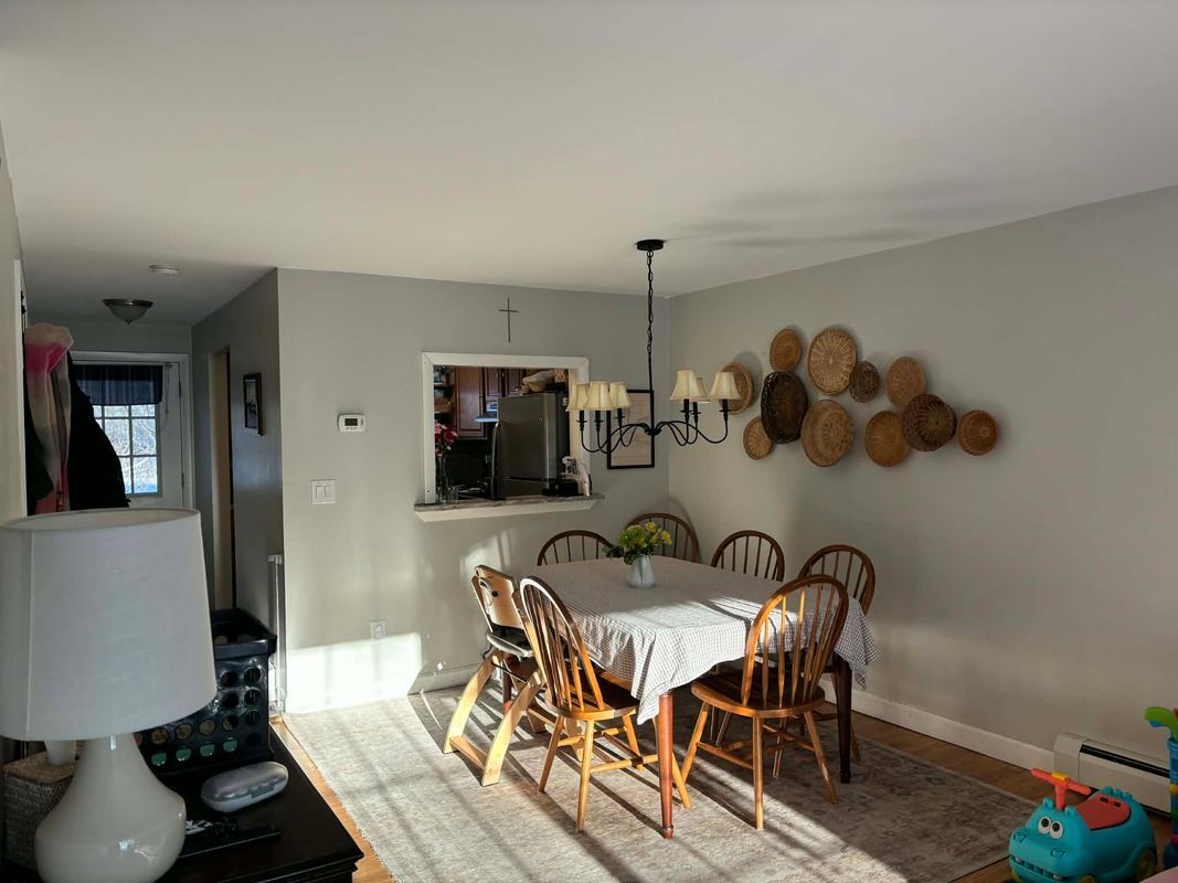 Building Photo - 861 Main St