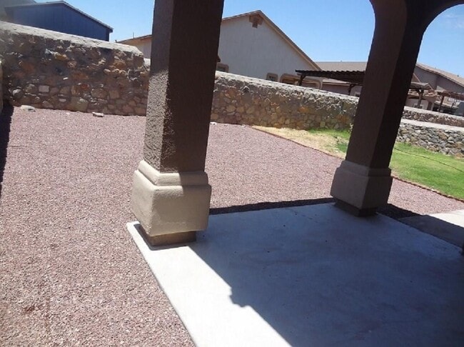 Building Photo - 14451 Coyote Trail Dr