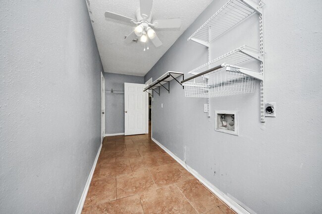 Building Photo - 11318 Willow Field Dr