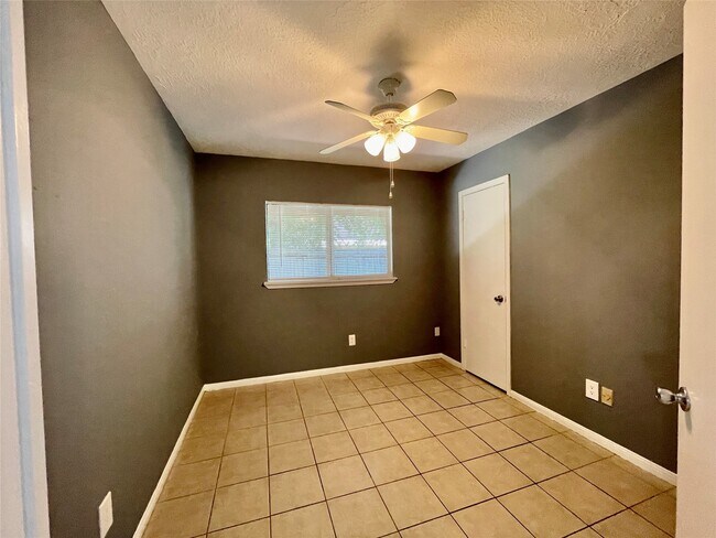 Building Photo - 7014 Caladero Dr