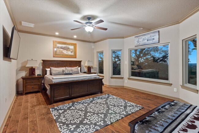 Building Photo - 785 Lake Forest