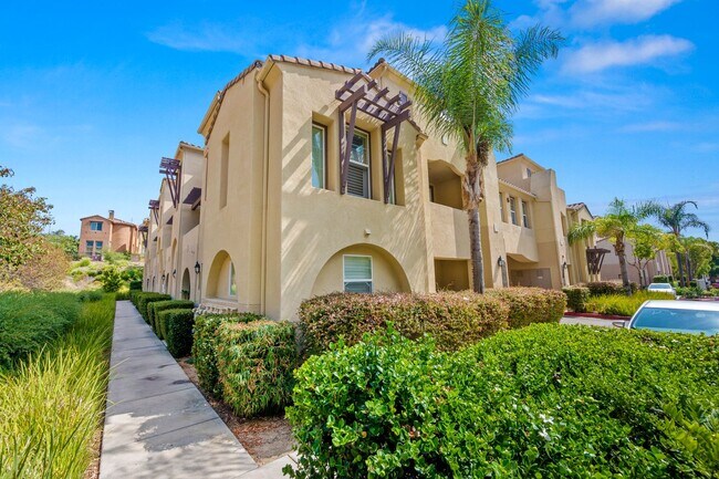Building Photo - Mission Valley 3 Bedroom Townhome at Escal...