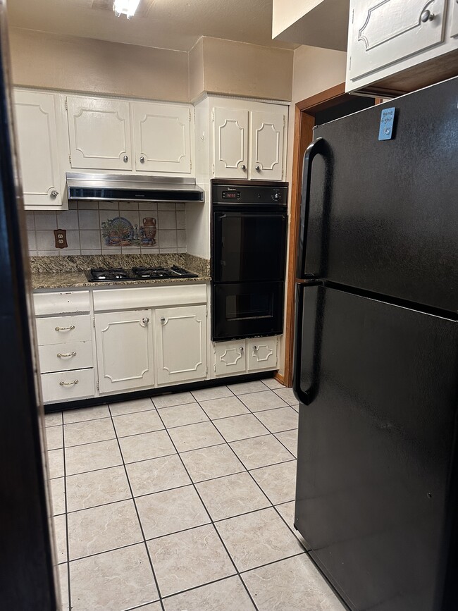 Kitchen - 4908 Purdue Dr