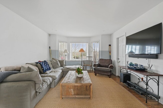 Building Photo - 25 Meadowgrass Ln