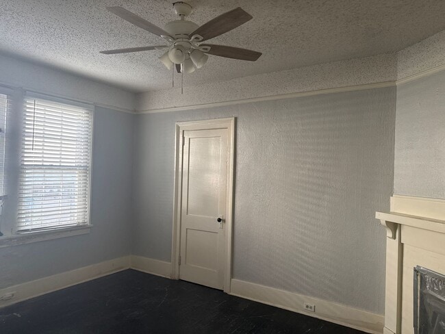 Building Photo - Now Renting! Close to Summervilile and Medical District