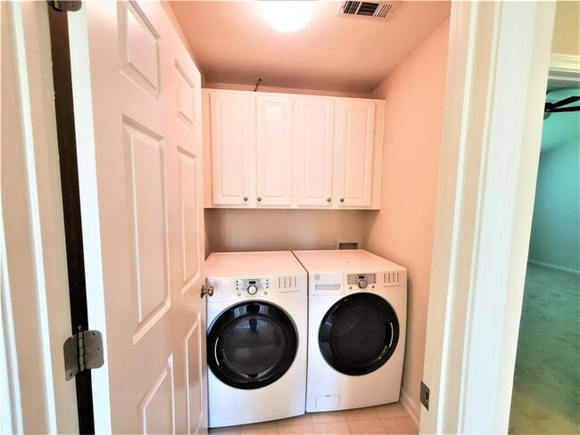 Building Photo - 545 Friars Head Dr NE