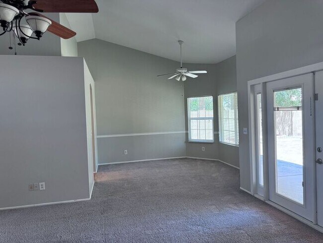 Building Photo - Adorable single floor 4 bedrooms,2 bathroo...