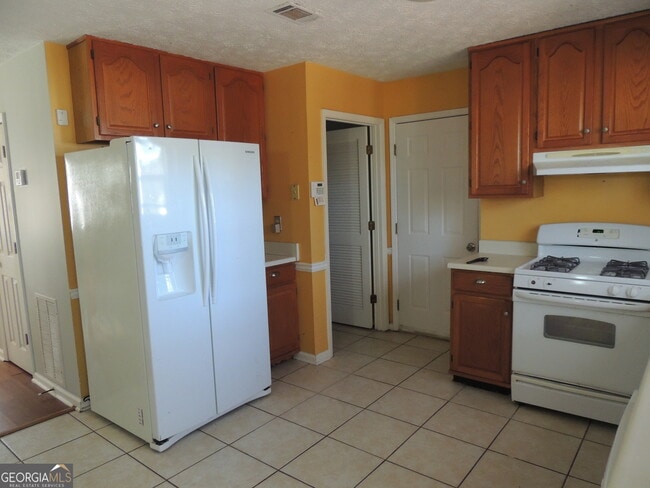 Building Photo - 492 Stonemill Manor