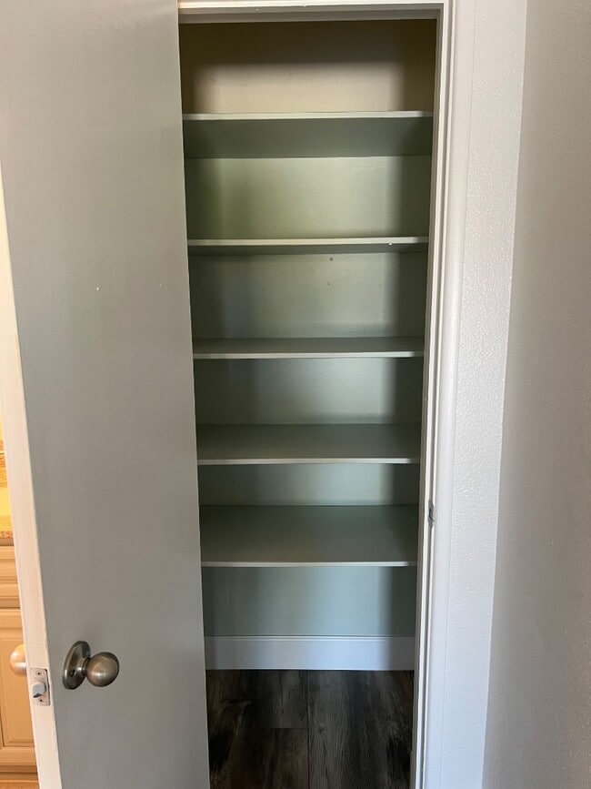 Building Photo - 429 W Ramona Dr