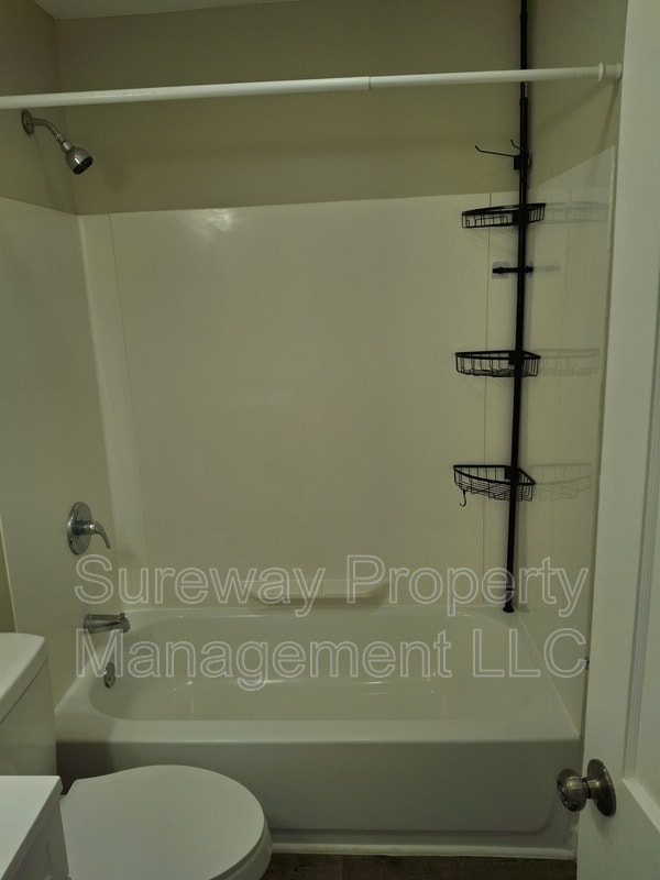 Building Photo - 915 W Browning Rd