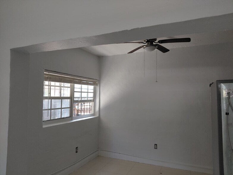 Building Photo - 5590 NW 6th Pl