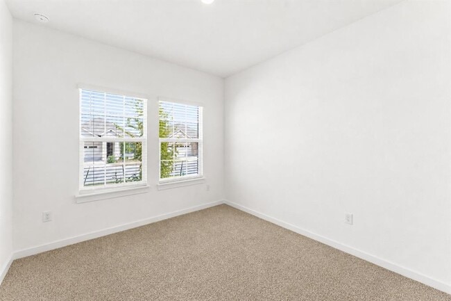 Building Photo - 1828 Walnut Grv Bnd