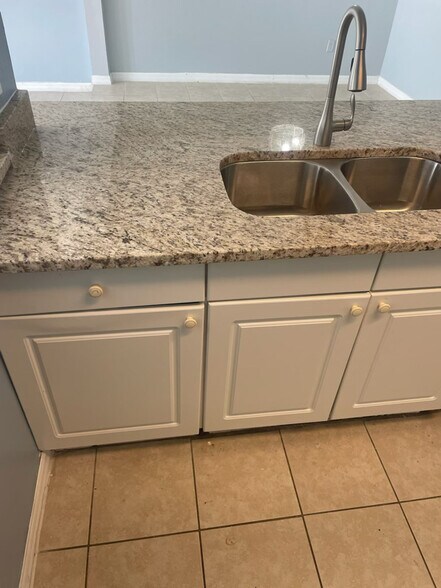 Building Photo - 914 Caribbean Dr