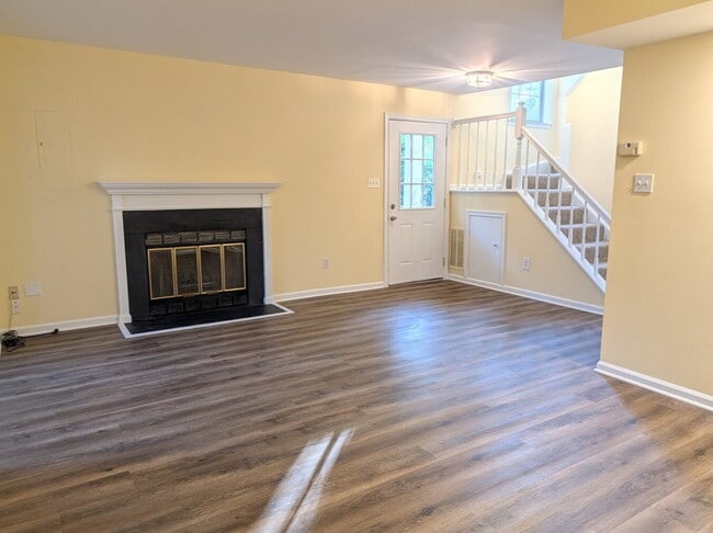 Building Photo - Cozy & Lifestyle-Oriented