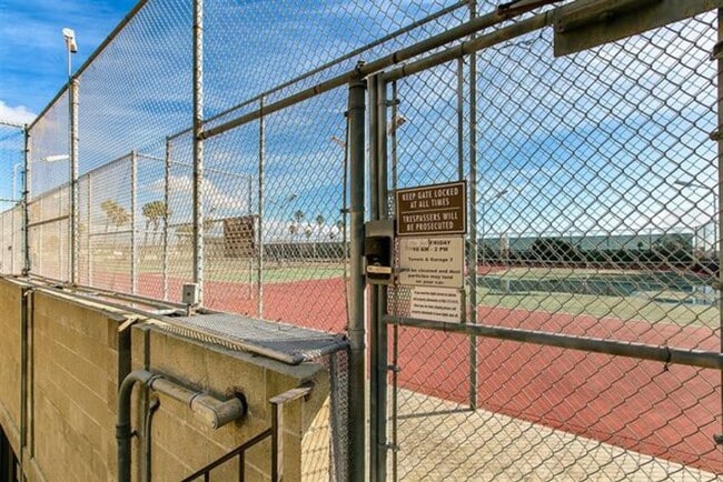 Building Photo - 1885 Diamond St
