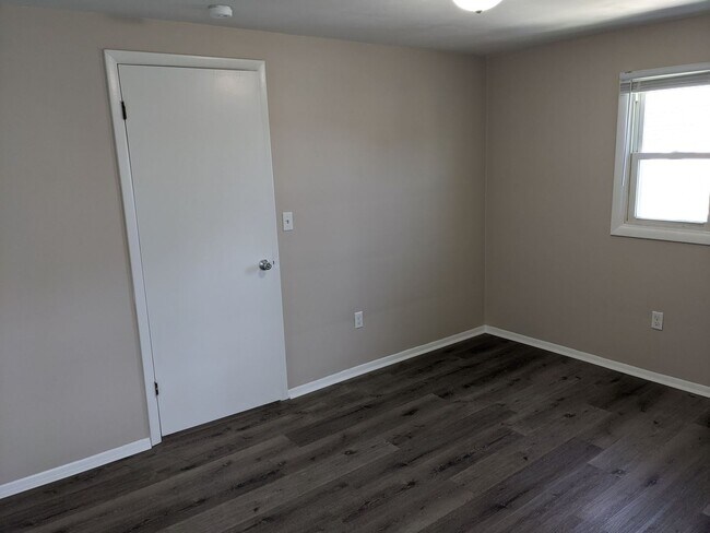 Building Photo - 1826 W 8th St