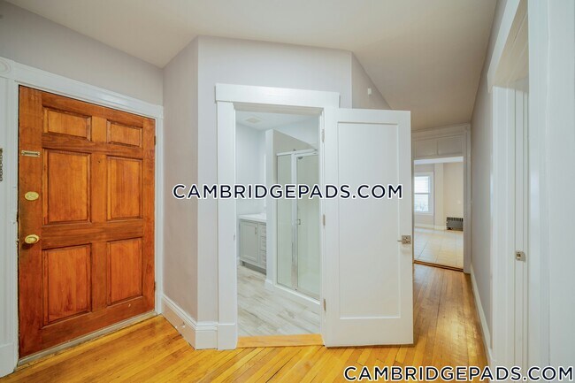 Building Photo - 1590 Cambridge St