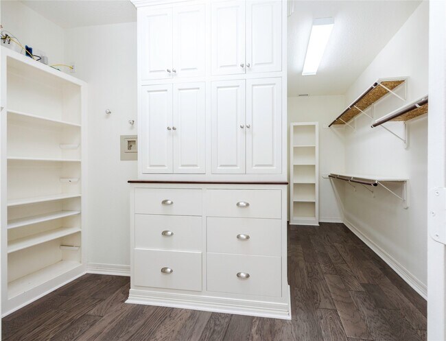Building Photo - 5506 Maybrook Park Ln