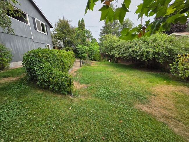 Building Photo - Beautiful Home in 5 Mile