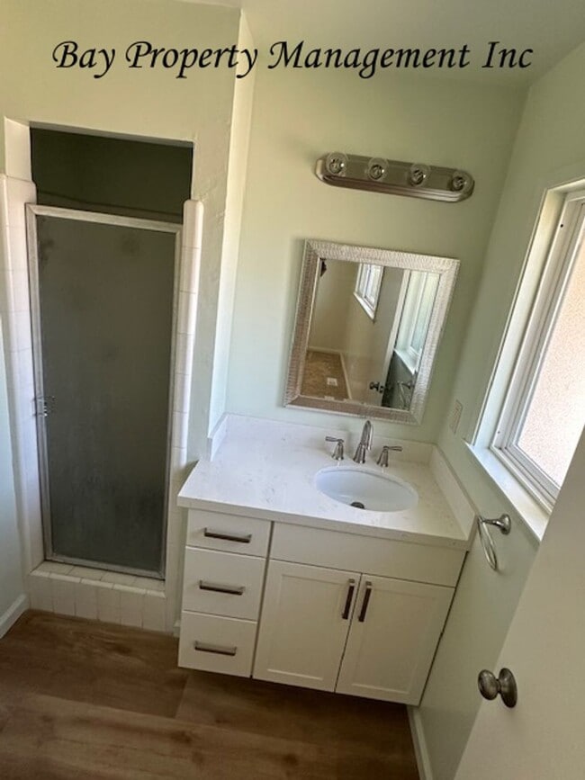 Building Photo - Beautifully Updated 3 Bedroom Home on a Corner Lot