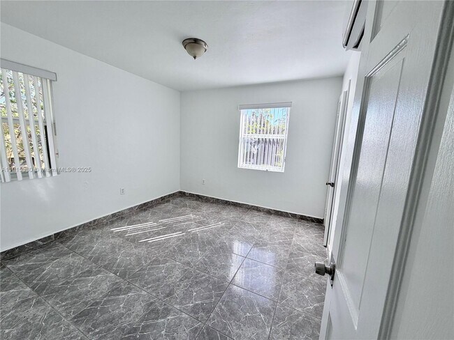 Building Photo - 11 Sidonia Ave