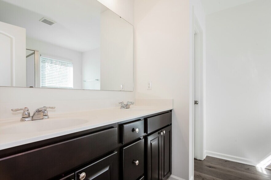 Building Photo - 6500 Bluegill Rd