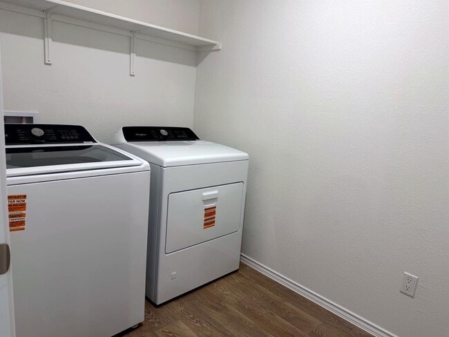 Building Photo - 202 Constanza Trl