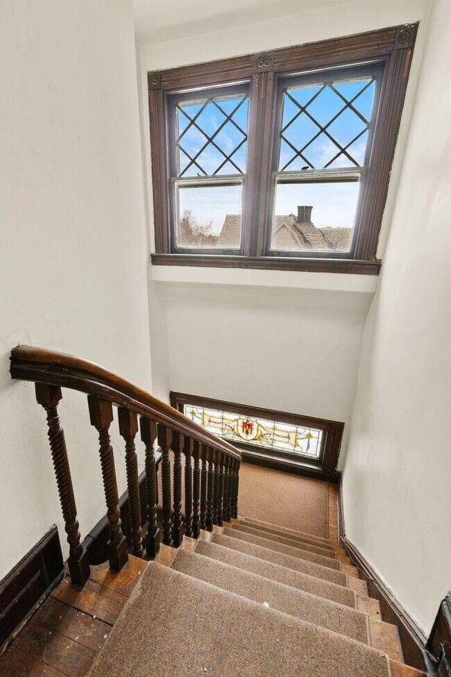 Building Photo - 6 Bonn Pl