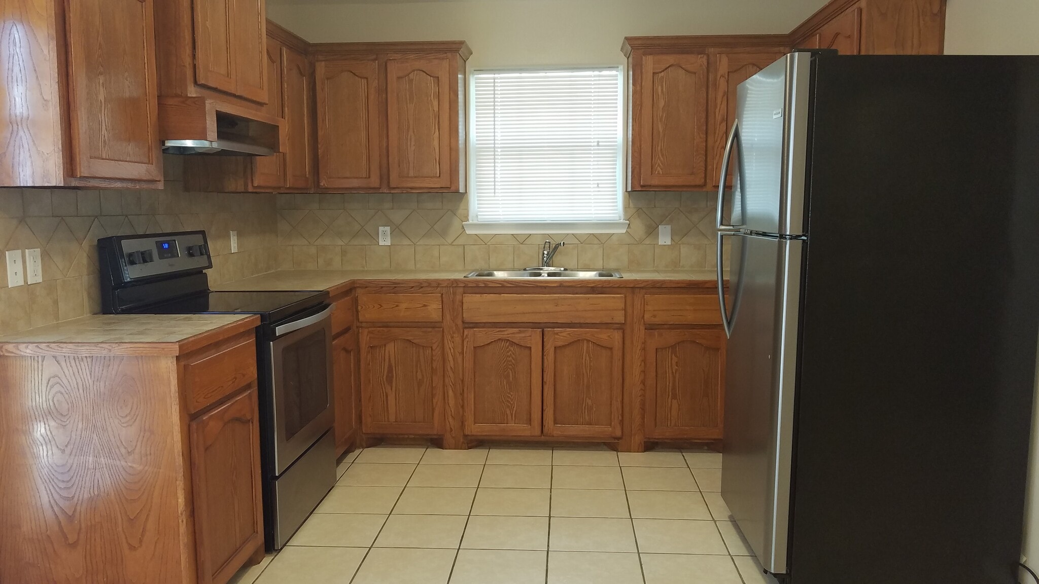 Building Photo - 3706 Wyndham Ave