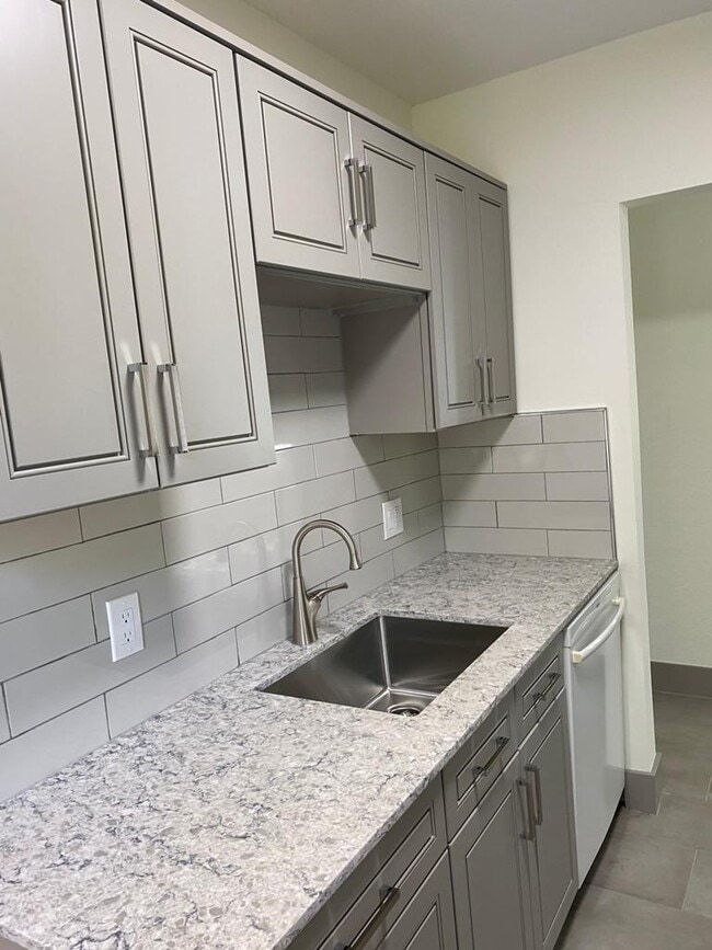 Building Photo - 1218 S B St