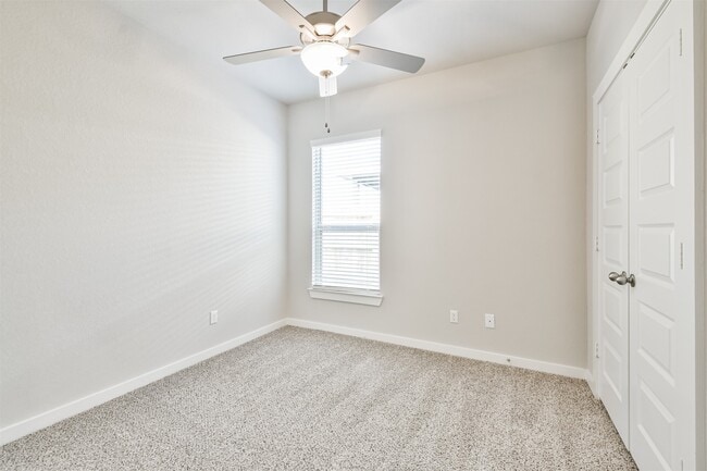 Building Photo - 9800 Grosbeak Ln
