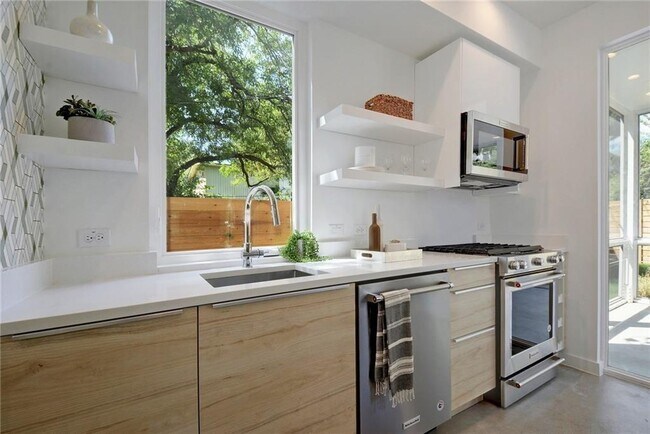 Building Photo - 5514 Avenue H