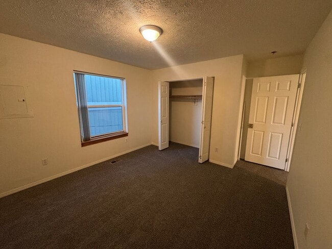 Building Photo - 807 E Mission Ave