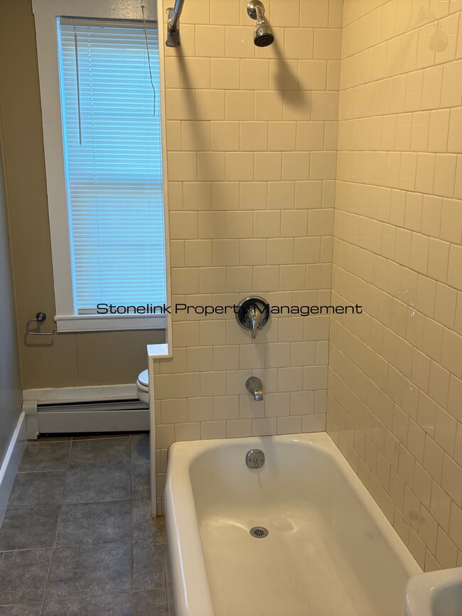 Building Photo - 37 Congregational St