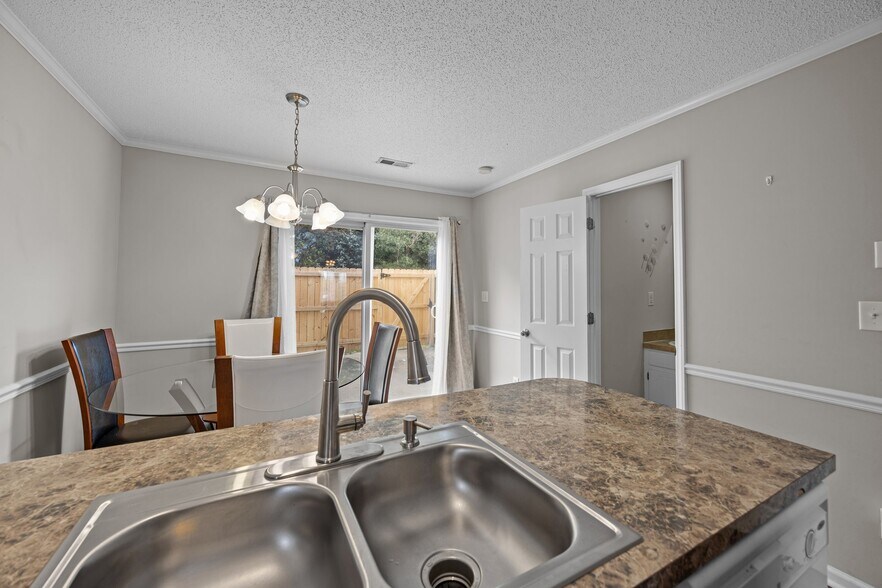 Building Photo - 3809 E Vancroft Cir