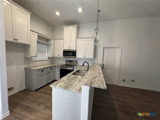 Building Photo - 168 Navarro Xing