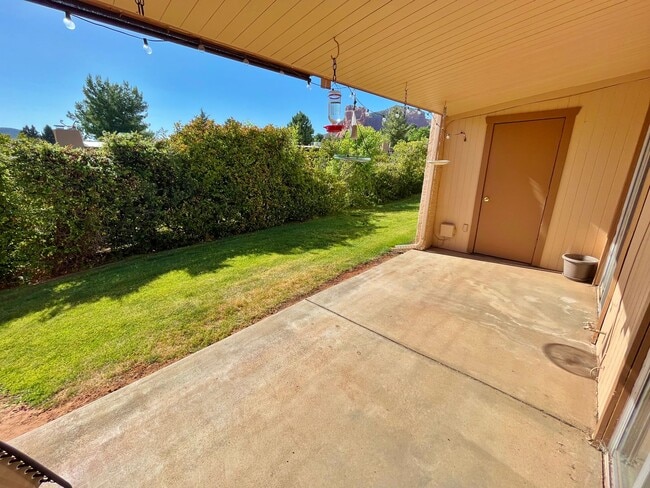 Building Photo - TOWNHOME - VILLAGE OF OAK CREEK - WILD TURKEY