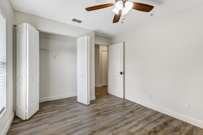 Building Photo - ** IBIS CLUB ** 3 BED / 2 BATH - CONDO - GATED COMMUNITY - SMALL PET OK! - ANNUAL RENTAL