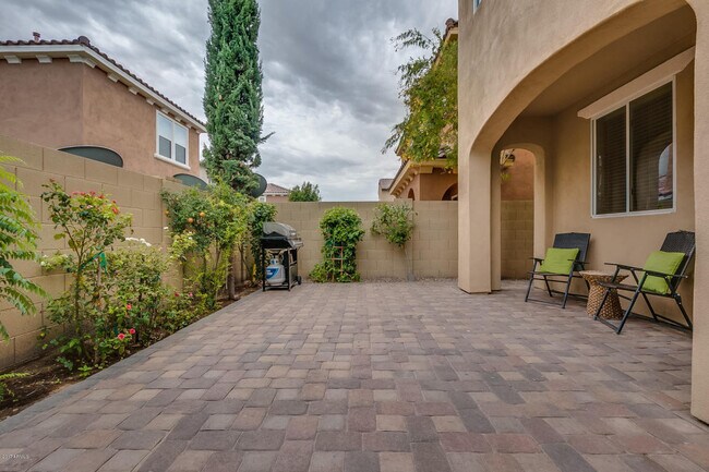 Building Photo - GREAT LOCATION!  Fabulous move-in ready 5 bed /3 bath home in south Tempe