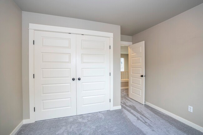 Building Photo - 1749 Skyline Ridge Ln SW