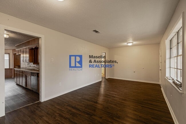 Building Photo - 3 Bed/2 Bath Home in the Heart of Pearl