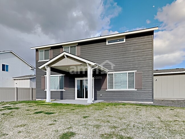 Building Photo - 981 N Barkvine Ave