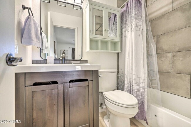 Building Photo - 726 S Nebraska St