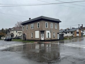 Building Photo - 28 Emma St