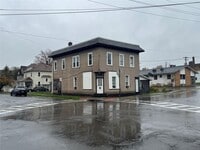 Building Photo - 28 Emma St