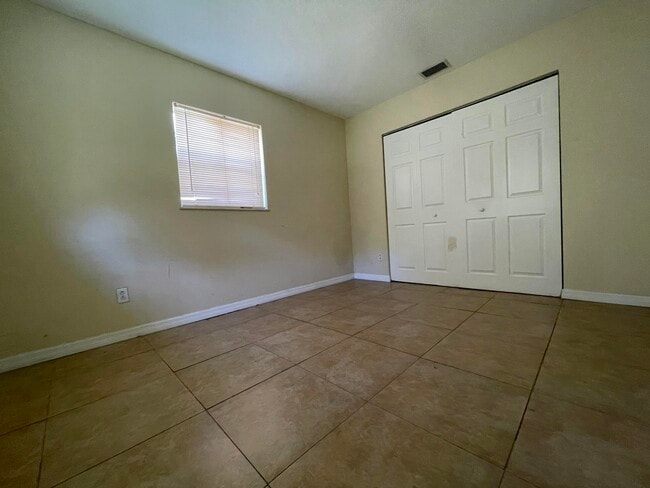 Building Photo - 951 Skylark Dr