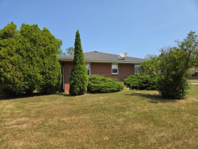 Building Photo - 592 Donna Dr