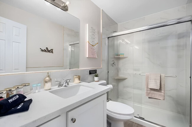 Building Photo - 5747 N 48th Ln