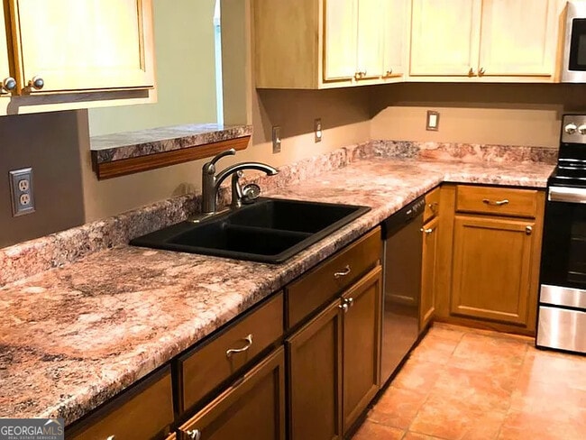 Building Photo - 502 Hunt Club Rd