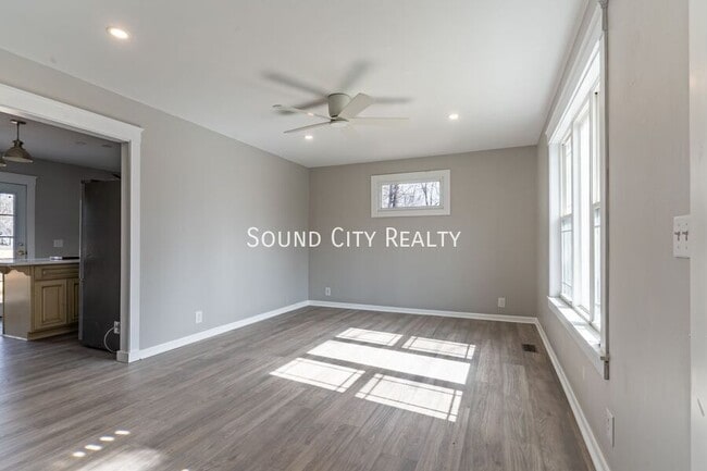 Building Photo - 2410 Albion St